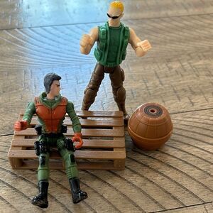 Bruder Bruhs 😎 😎 2 Action Figures w/ barrel & pallet